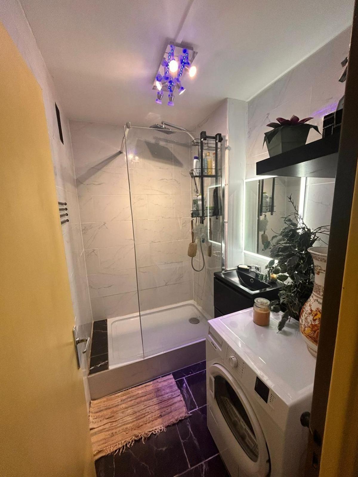 Tout Confort - Clim- Salle De Bain Commune Nimes Exterior photo